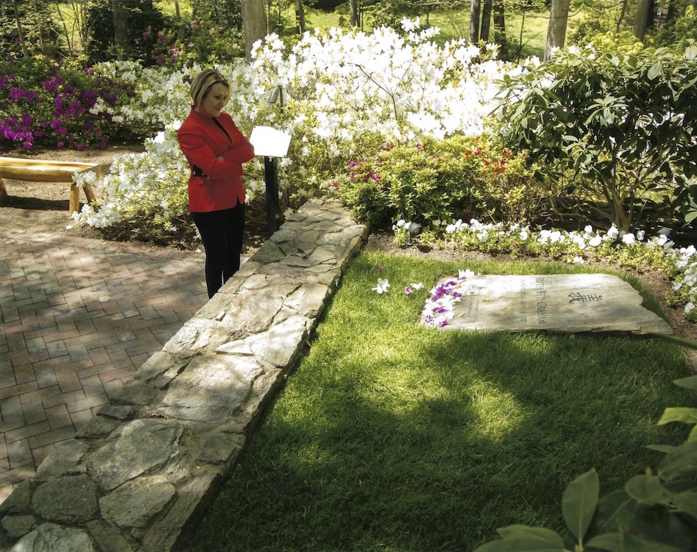 Shelia Walsh visits the resting place of Ruth Bell Graham.