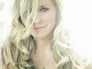 Deana Carter, Beauty in Brokenness