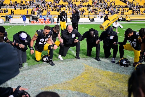 Jesus Calling podcast 446 featuring NFL Team Chaplains Kent Chevalier and Johnny Shelton & Pastor Earl McClellan - shown here is Kent praying with the team 1 PC Courtesy of Kent Chevalier