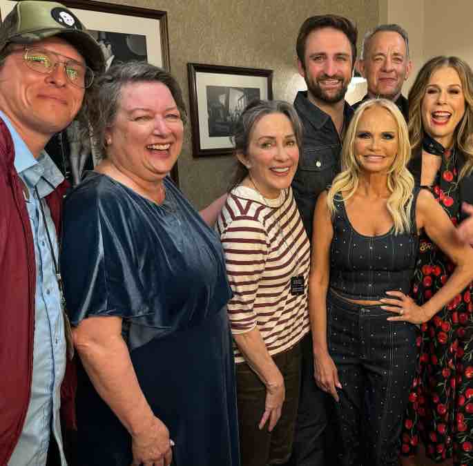 Jesus Calling podcast 473 - Lights, Camera, Hope faturing Patricia Heaton on Persevering Through Adversity - with cast