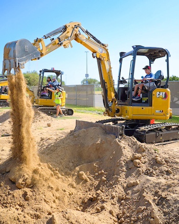 Jesus Calling podcast 475 featuring Jacob Robinson with Dig World - on location at Dig World - 290032144_177951177930444_7704323200886217569_n PC Dig World