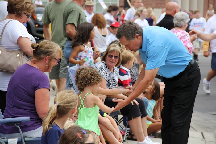 Jesus Calling podcast 486 featuring John Kasich - shaking hands meeting children - IMG_1098 PC No Credit Needed